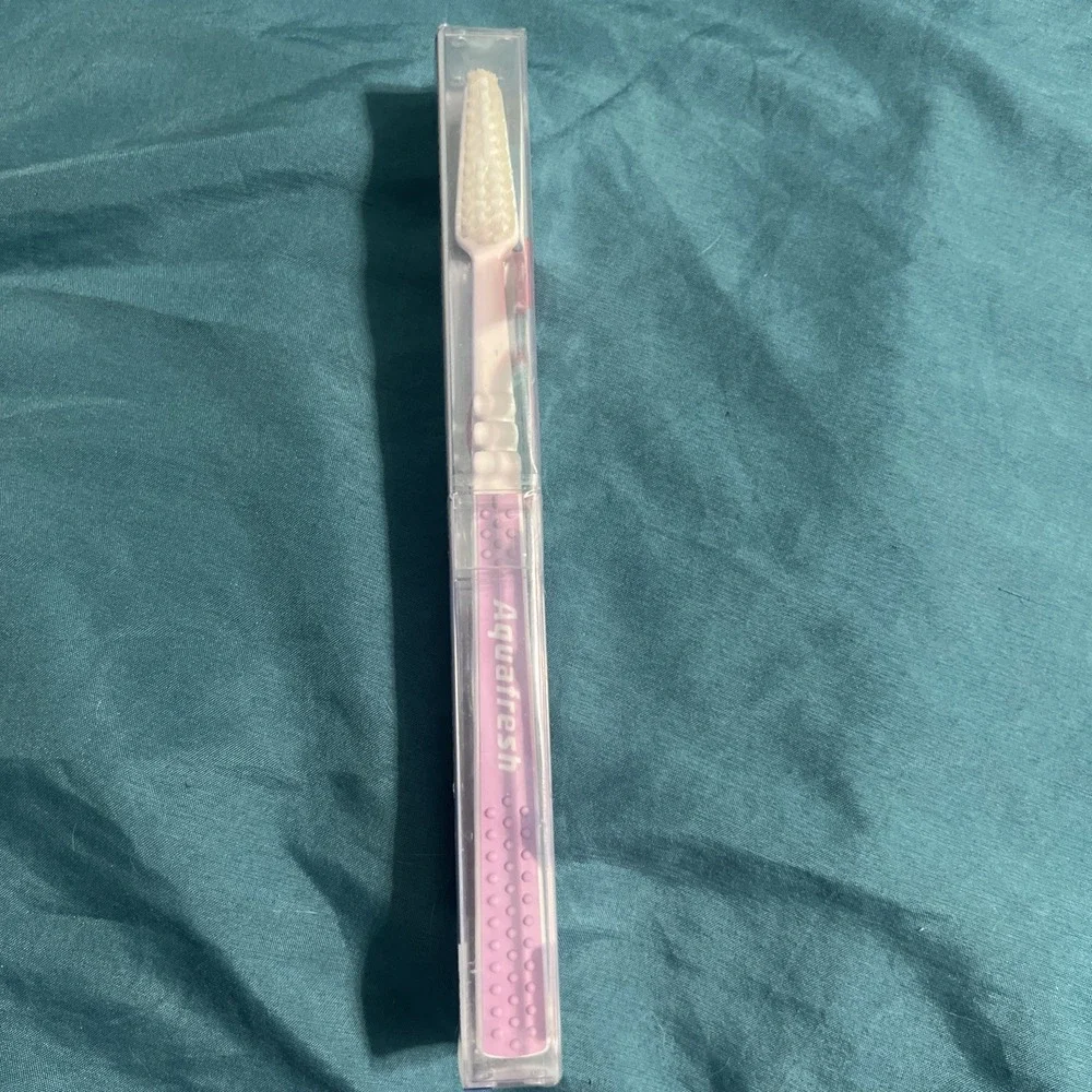 Aquafresh FLEX Toothbrush Full Size‎ SOFT In Clear Hard Plastic Case NOS Vintage